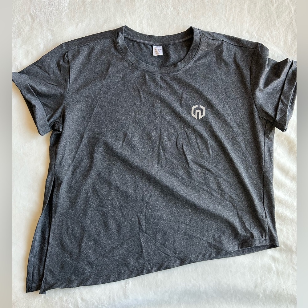 Never worn Gray tie knot, crop top workout tee